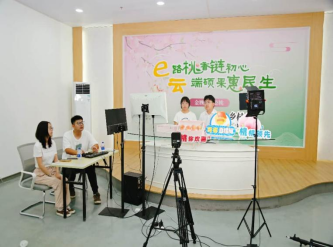 江苏江阴顾山镇：一颗桃，激活产业强镇 “一池春水”