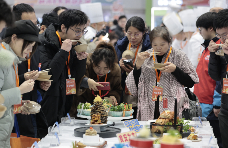 年味儿藏不住 各地把“家的味道”端上街头