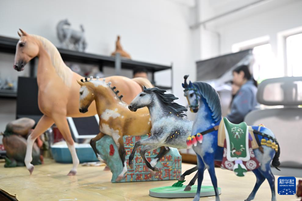 新春走基层|非遗泥人张 巧塑生肖马