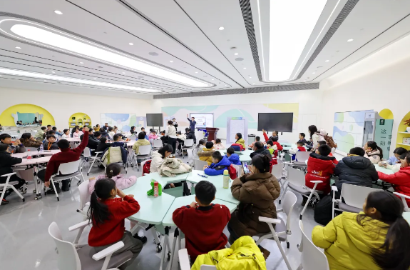 乘专列跨越千里“深呼吸”！大湾区“小砂糖橘”感受“呼和如此HOT”!