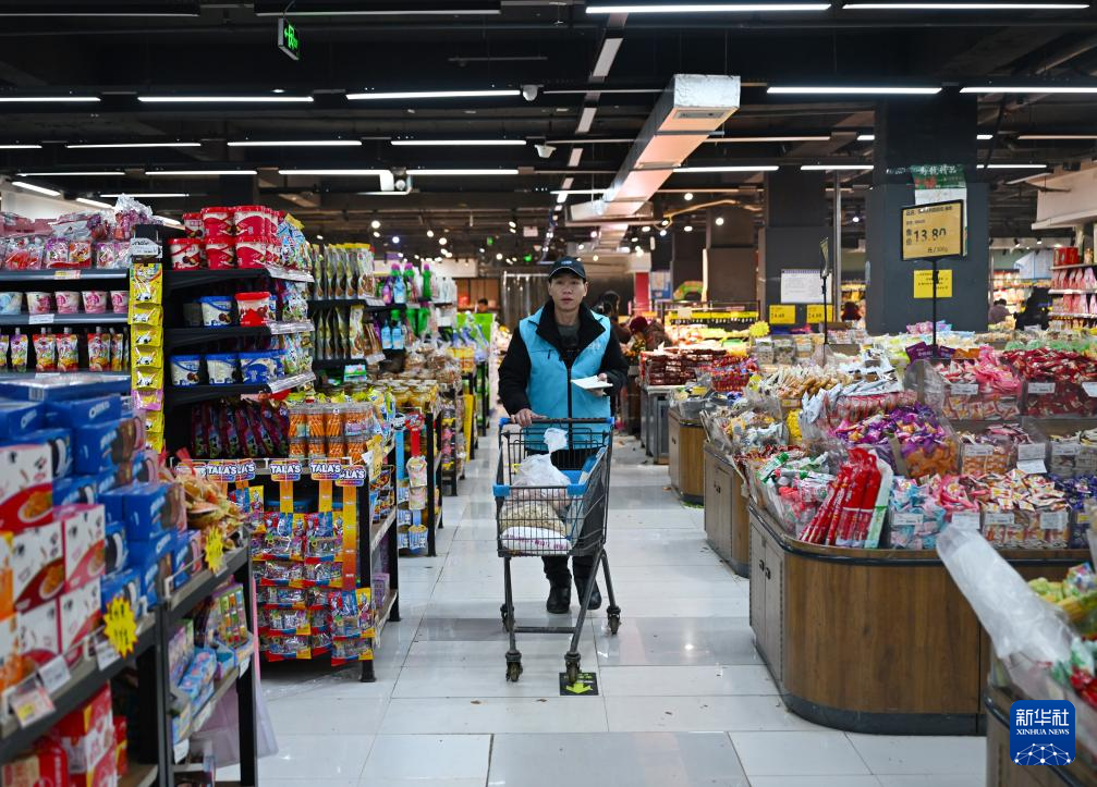 新春走基层丨乡村“跑腿员”把过年的“牵挂”送回家(图2)