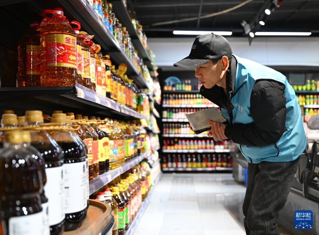 新春走基层丨乡村“跑腿员”把过年的“牵挂”送回家(图6)