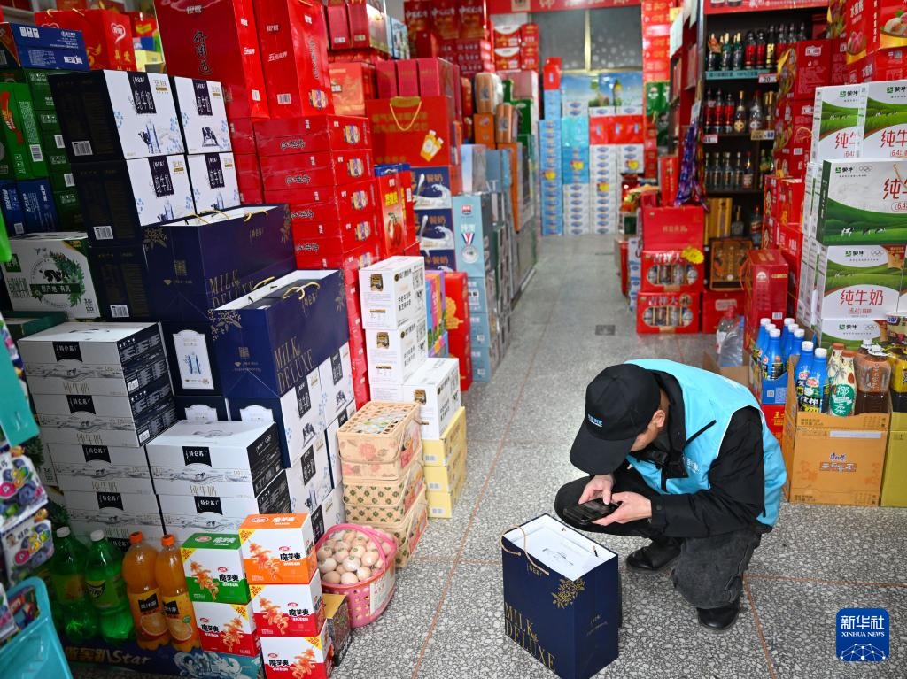 新春走基层丨乡村“跑腿员”把过年的“牵挂”送回家(图7)