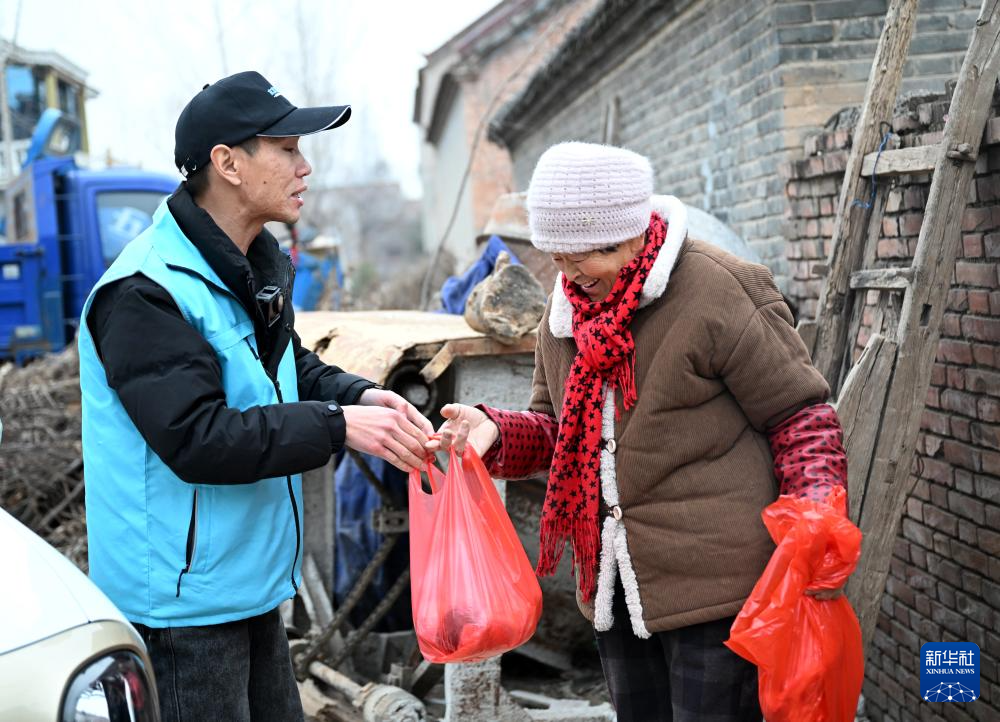 新春走基层丨乡村“跑腿员”把过年的“牵挂”送回家(图9)