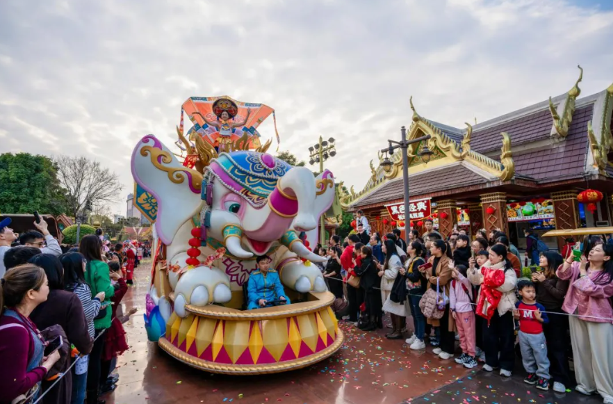 当民歌湖的波光遇见戏曲的韵味,华流就是顶流! 方特.png