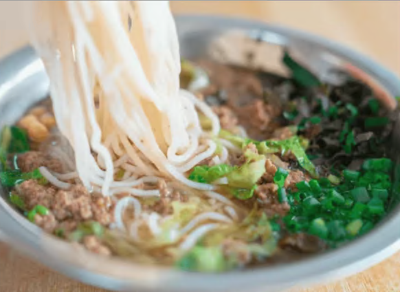 当民歌湖的波光遇见戏曲的韵味,华流就是顶流! 生榨米粉.png