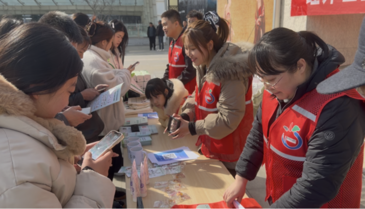 西安经开区：垃圾分类进车站 绿色出行迎新春