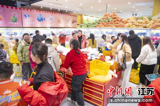 市民选购商品。沭阳县委宣传部 供图