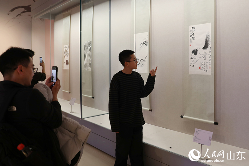 山东美术馆展出的齐白石真迹《如此千里》。人民网记者 刘祺摄