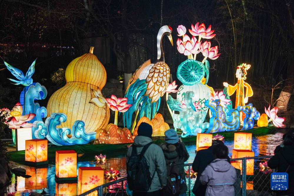 济南:泉水映彩灯 璀璨迎元宵