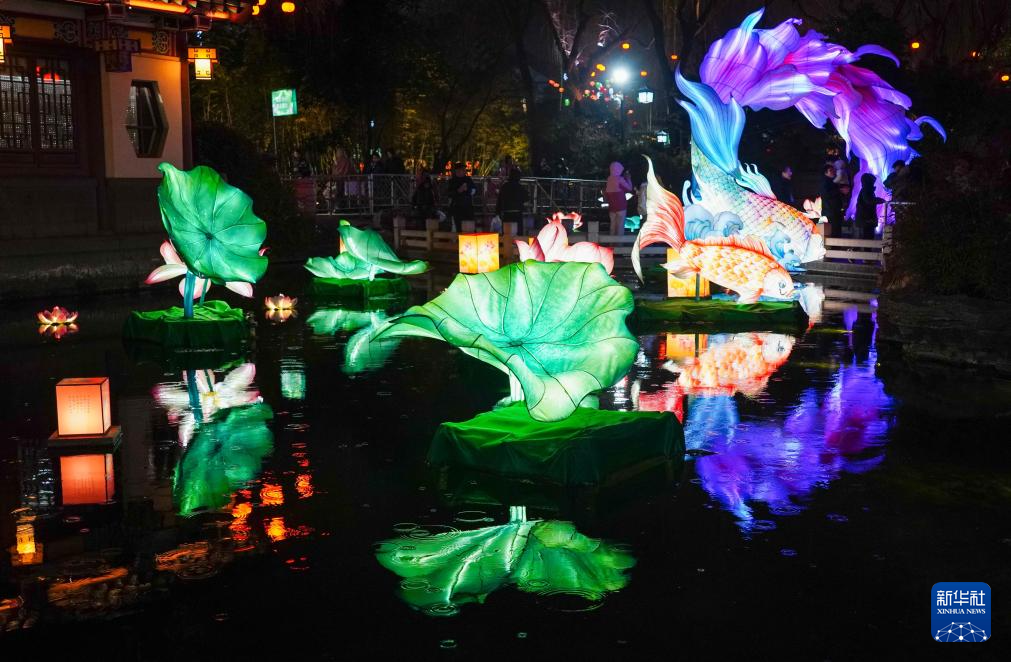 济南:泉水映彩灯 璀璨迎元宵