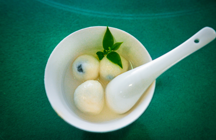 军营包元宵，年味更暖心