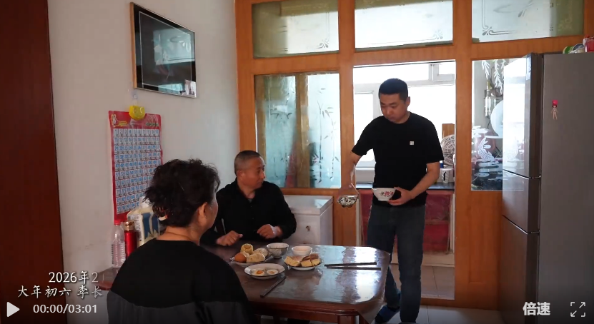 风雪斗士护平安——记第十一批全国岗位学雷锋标兵李长青