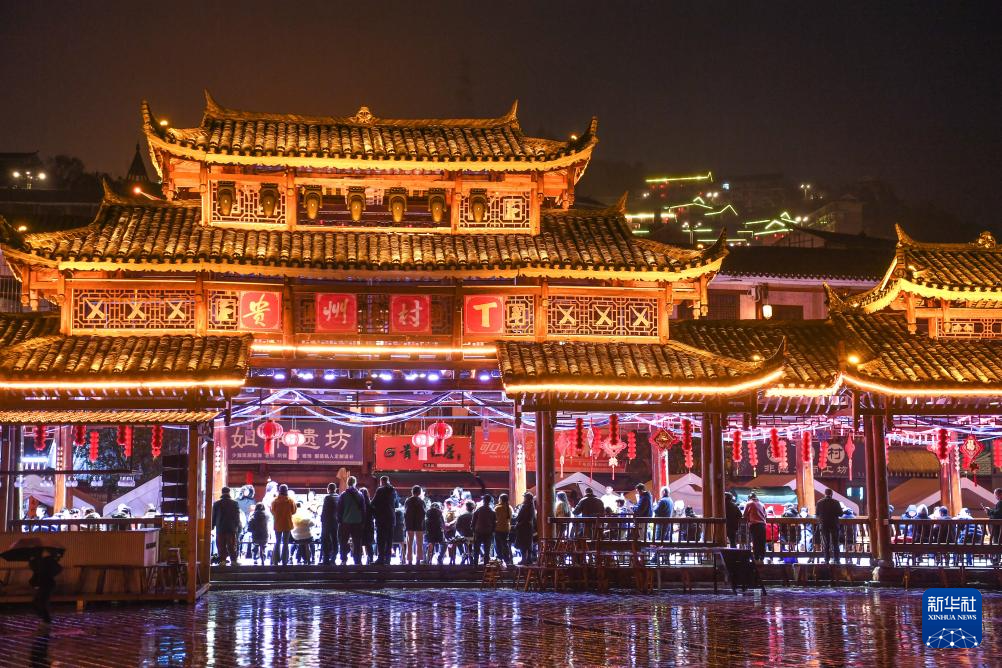 贵州凯里:“村T”舞台秀民族服饰之美