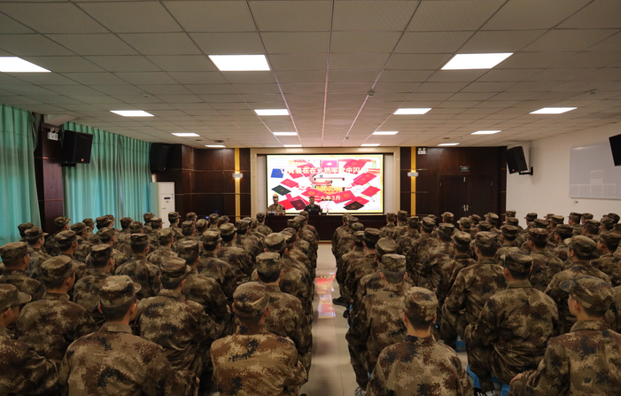 重庆忠县籍“兵王”成守平回乡授课 强化役前教育青年使命担当