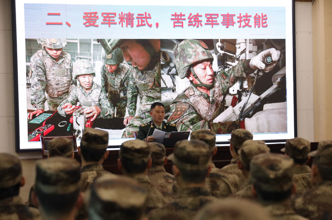 重庆忠县籍“兵王”成守平回乡授课 强化役前教育青年使命担当