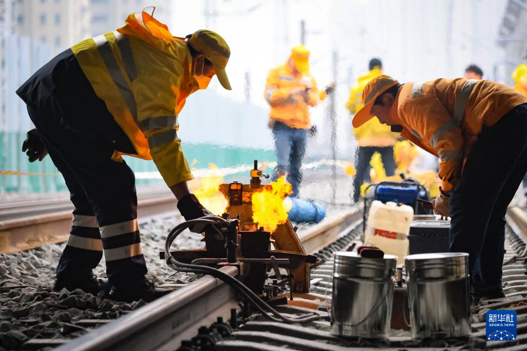 江苏南京:京沪铁路集中修施工有序推进