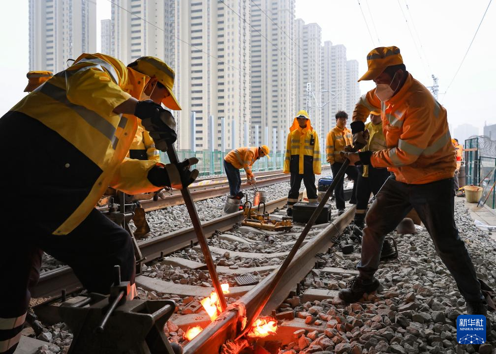 江苏南京:京沪铁路集中修施工有序推进