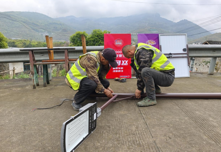 重庆万盛五里村迎来光明：福彩太阳能路灯点亮乡村之路