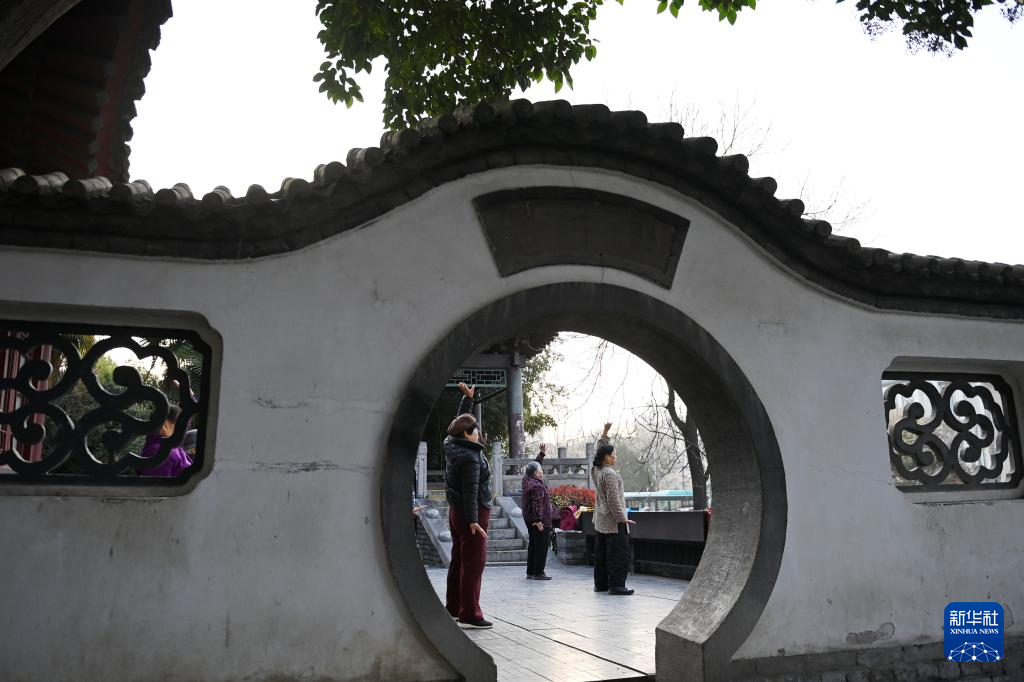 全民健身丨西安古城墙下涌动体育春潮