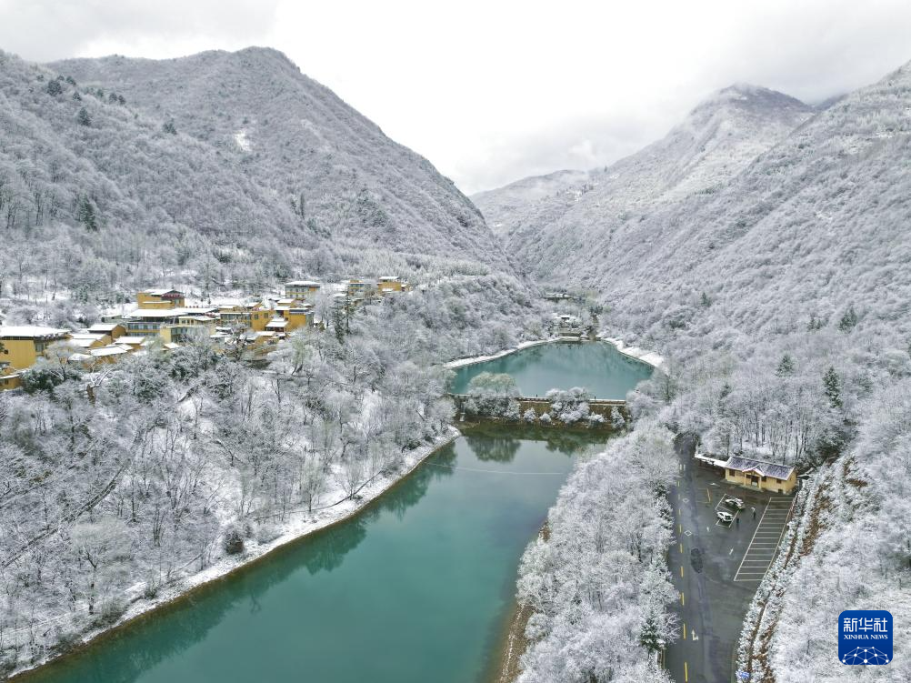 甘肃宕昌:官鹅沟春雪美如画