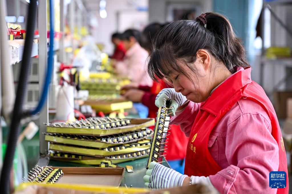 云南会泽:聚焦搬迁群众家门口就业需求