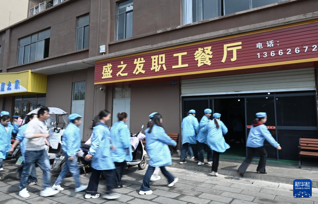 云南会泽:聚焦搬迁群众家门口就业需求