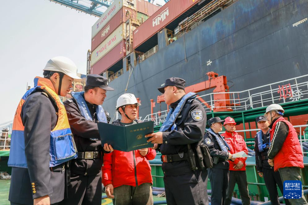 山东青岛:联合执法筑牢口岸安全防线
