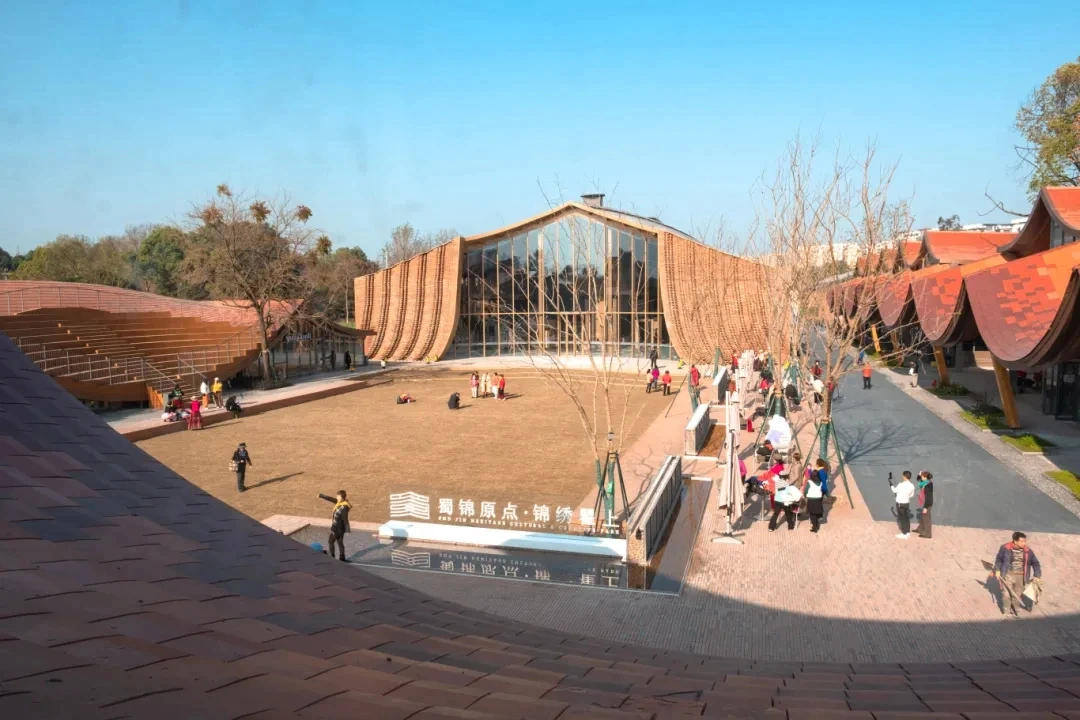 千年蜀锦亮相中国国际时装周