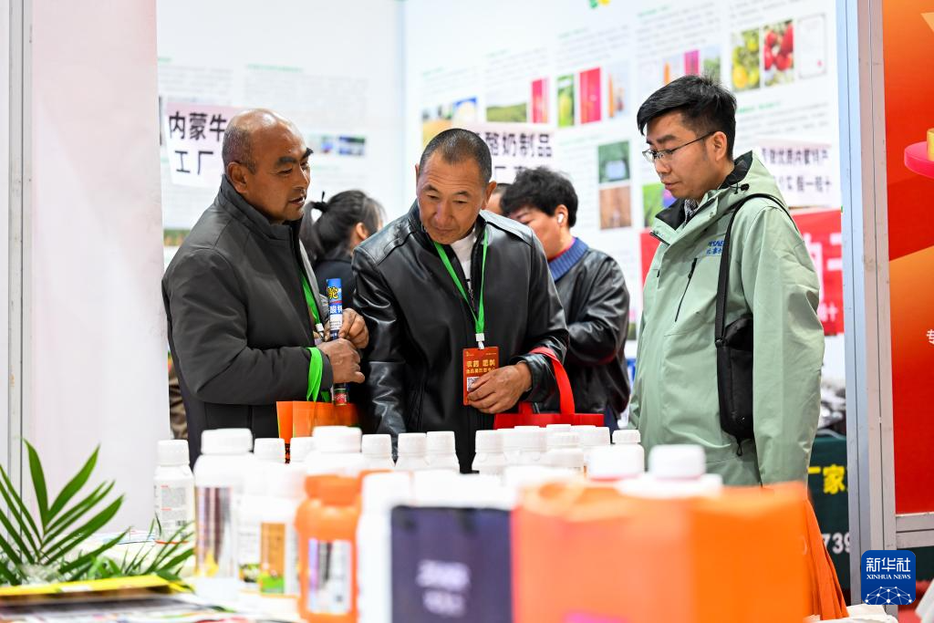 呼和浩特:农博会上人气旺