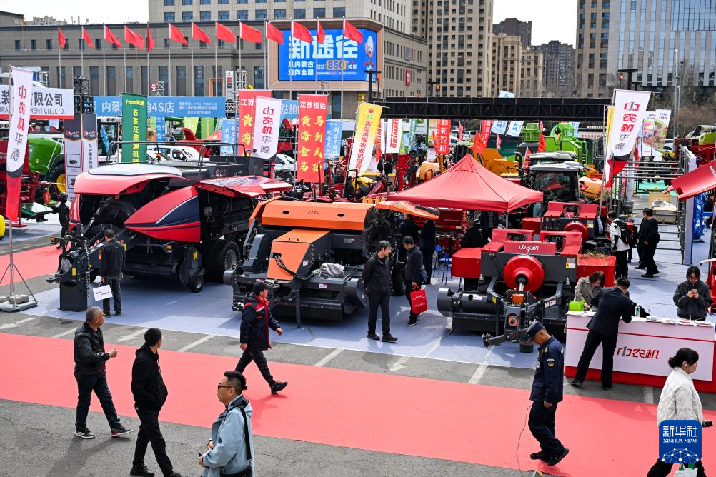 呼和浩特:农博会上人气旺