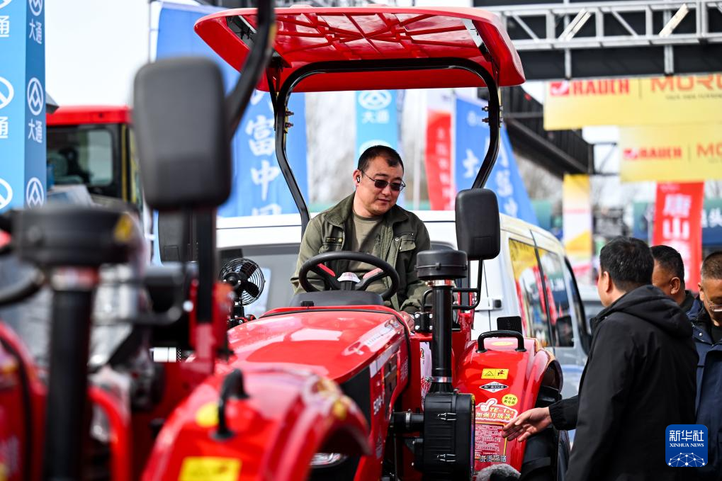 呼和浩特:农博会上人气旺
