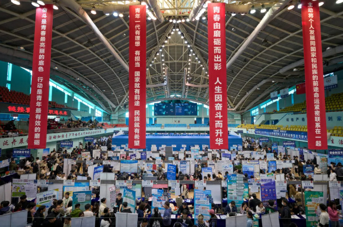 让海量岗位围着学生“转”！一文揭秘哈工大就业