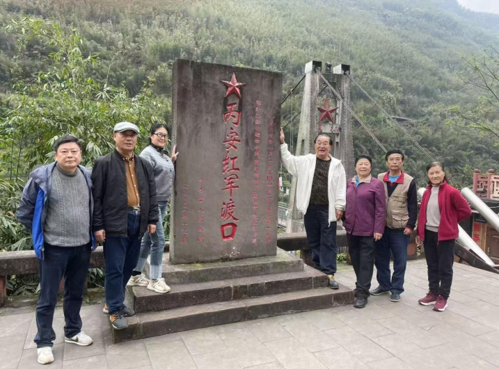 纪念长征胜利90周年 光明乐龄青春晚晴联谊会红色寻访第二站收官