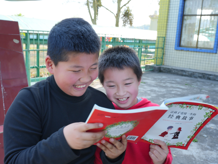 兴趣岛捐赠第二所爱心图书室落地湖南 让乡村孩子的阅读梦照进现实
