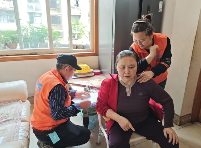 “滴滴护工”，重庆这个社区做了个APP？