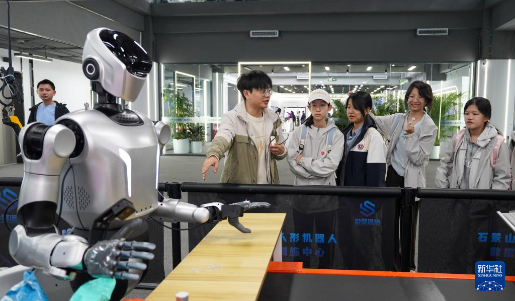 北京:机器人研学人气旺