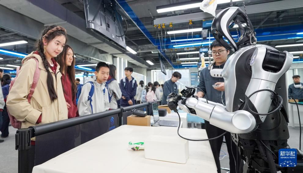 北京:机器人研学人气旺