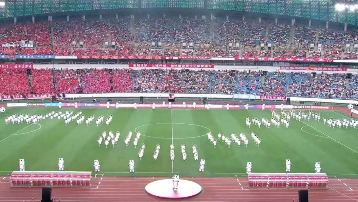 巴川中学团体操亮相渝超决赛，青春跃动点燃山城绿茵