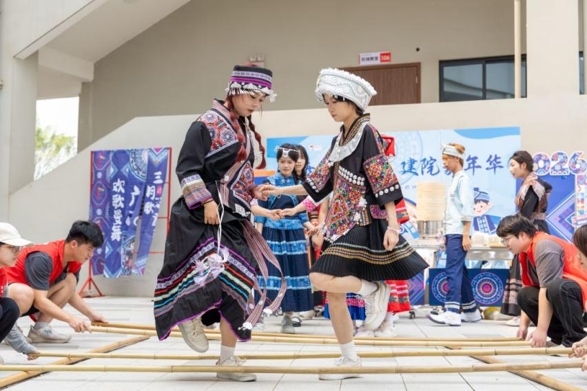 广西建院举办“三月三”民俗民习体验活动