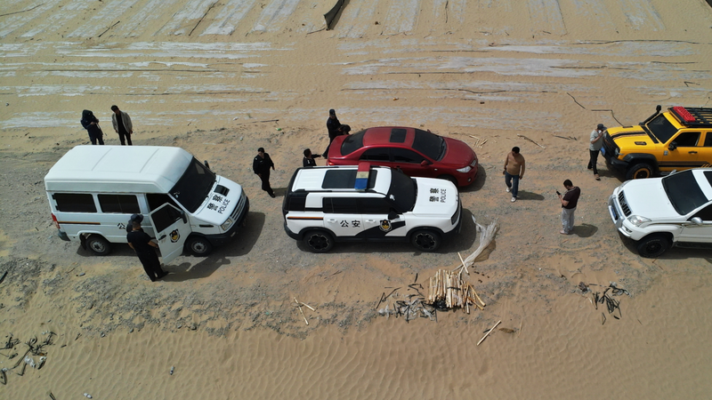 三天三夜生死救援！洛浦公安沙漠腹地找回走失牧民