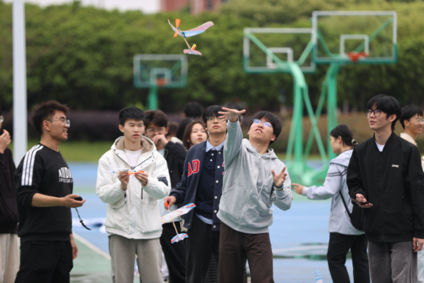 南昌航空大学举办庆祝第十一个“中国航天日”主题文化周暨第二十届航空科技文化节