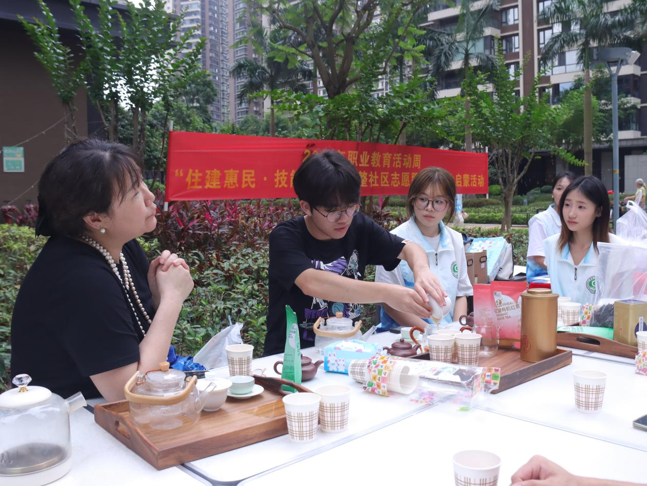 广西建院:以职教技能惠民助社区建设 广西建院:以职教技能惠民助社区建设
