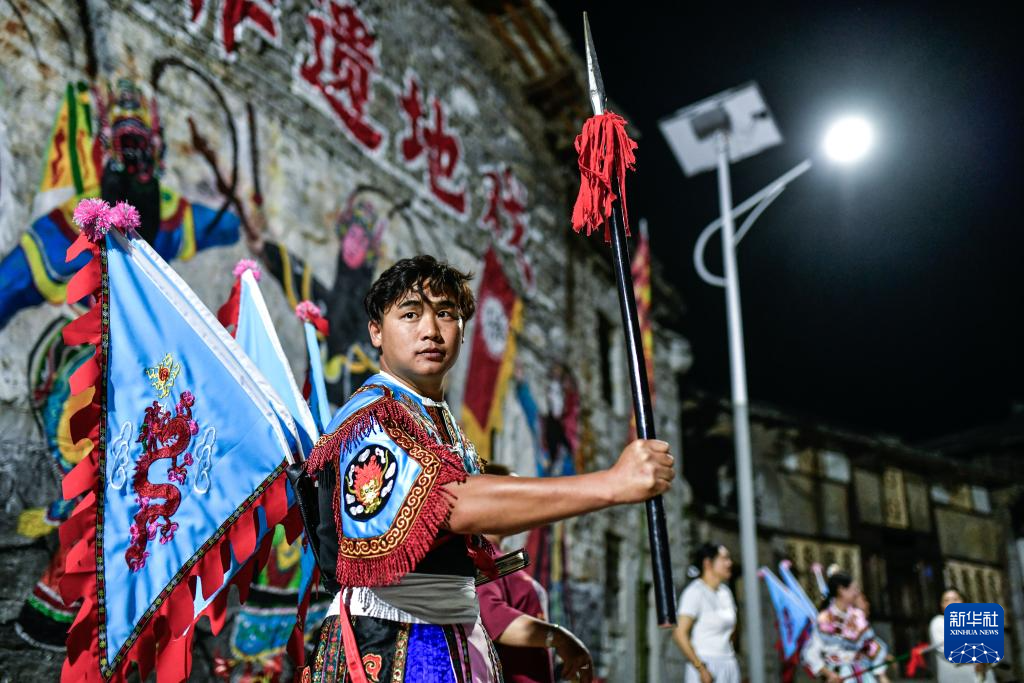 图片故事丨安顺地戏传人的“多面人生”