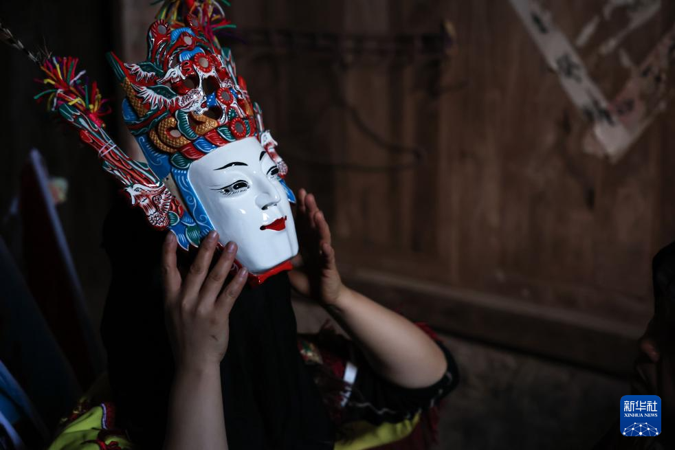 图片故事丨安顺地戏传人的“多面人生”