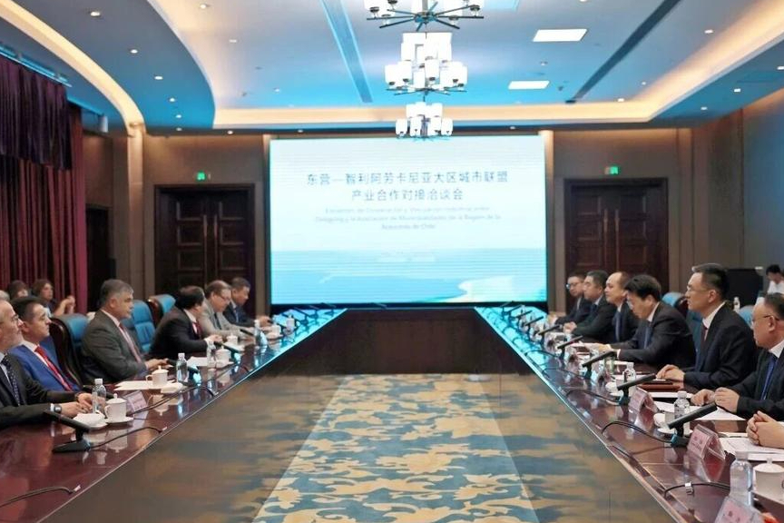 跨越太平洋的握手 东营与智利阿劳卡尼亚大区共启友好合作新篇章 跨越太平洋的握手 东营与智利阿劳卡尼亚大区共启友好合作新篇章