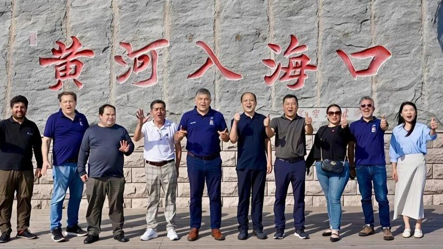 跨越太平洋的握手 东营与智利阿劳卡尼亚大区共启友好合作新篇章 跨越太平洋的握手 东营与智利阿劳卡尼亚大区共启友好合作新篇章