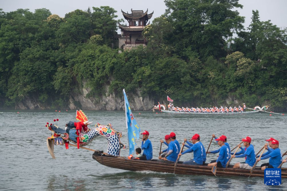 龙舟竞渡桃花潭 文旅焕新山水间