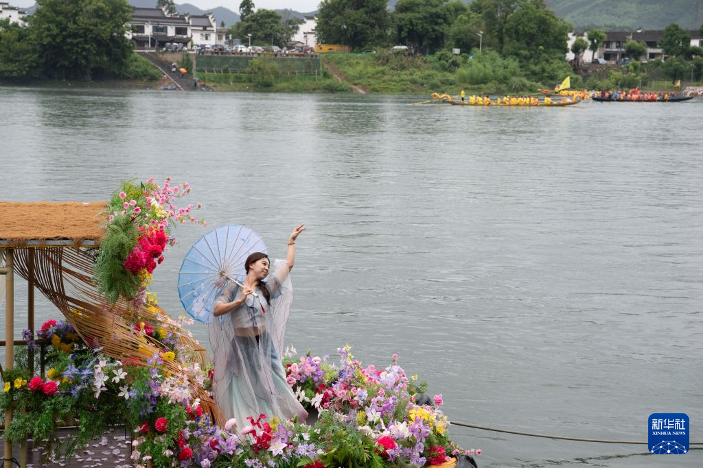 龙舟竞渡桃花潭 文旅焕新山水间