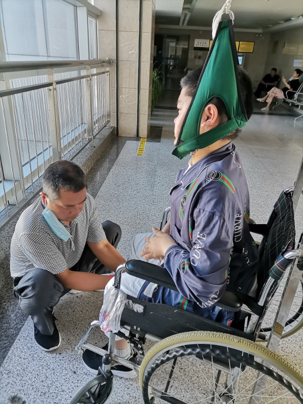 中国地质大学（武汉）：轮椅上的毕业典礼
